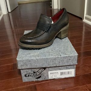 Freebird by Steven NIB size 8 distressed black color- brownish
